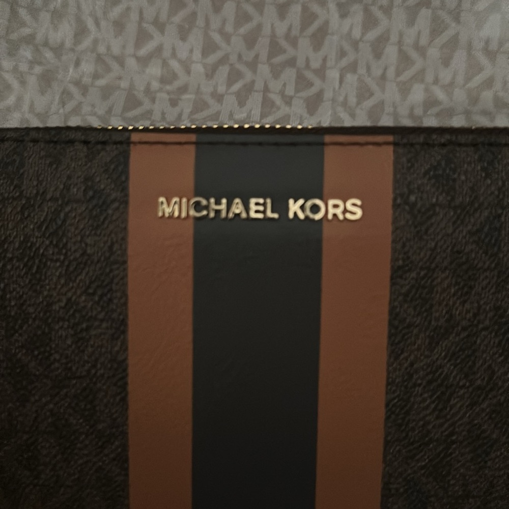Michael Kors Black and Brown Zip-Around Wallet - Picture 2 of 4